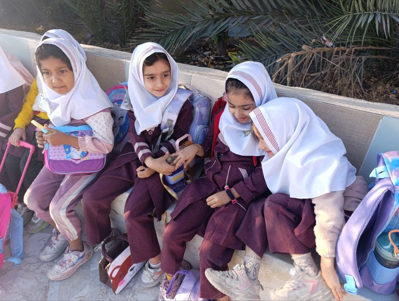 پیش دبستانی ودبستان دخترانه غیردولتی فرزانگان لامرد