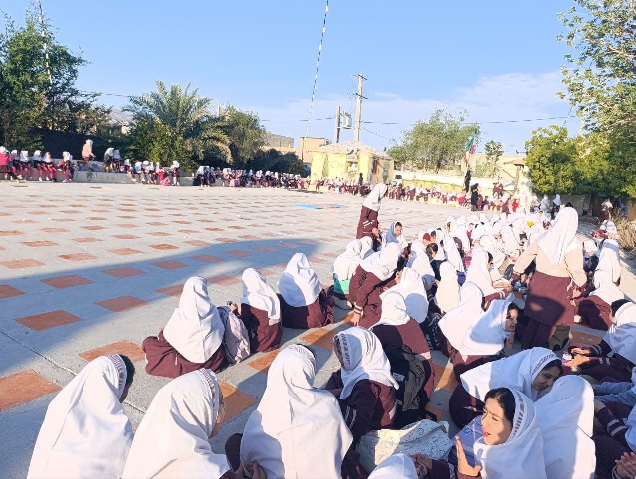 پیش دبستانی ودبستان دخترانه غیردولتی فرزانگان لامرد