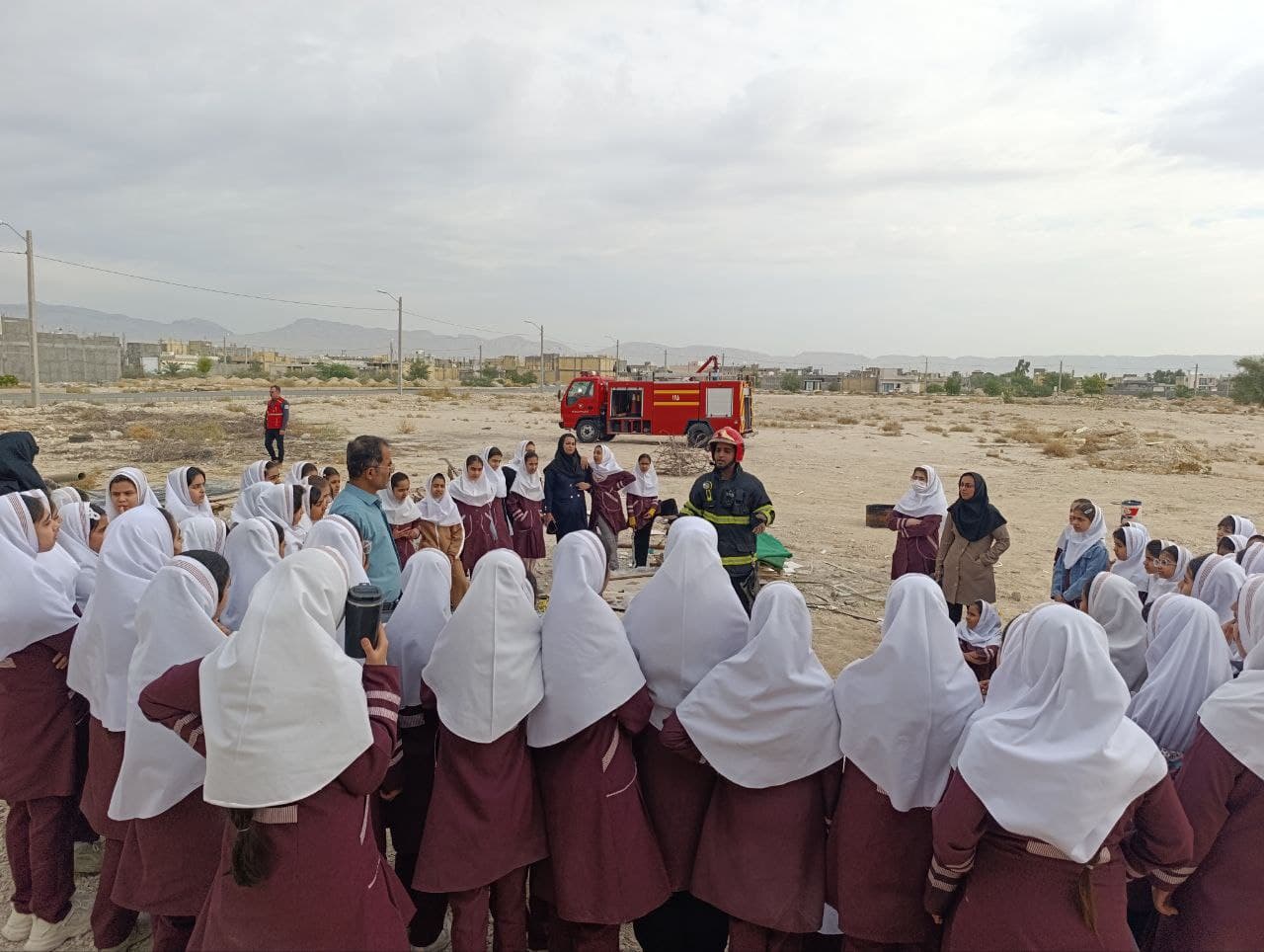 پیش دبستانی ودبستان دخترانه غیردولتی فرزانگان لامرد
