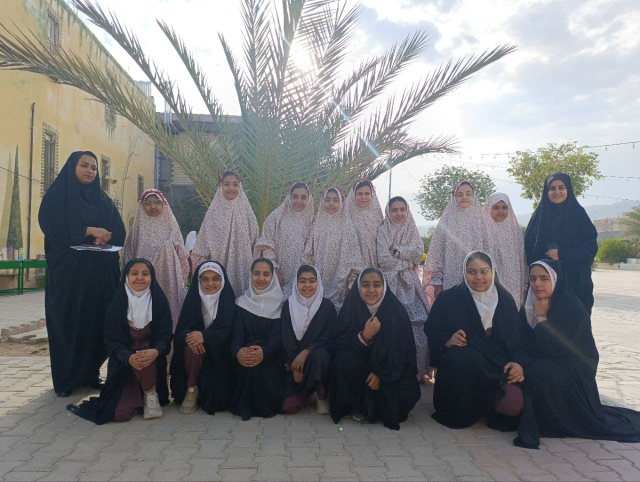 پیش دبستانی ودبستان دخترانه غیردولتی فرزانگان لامرد