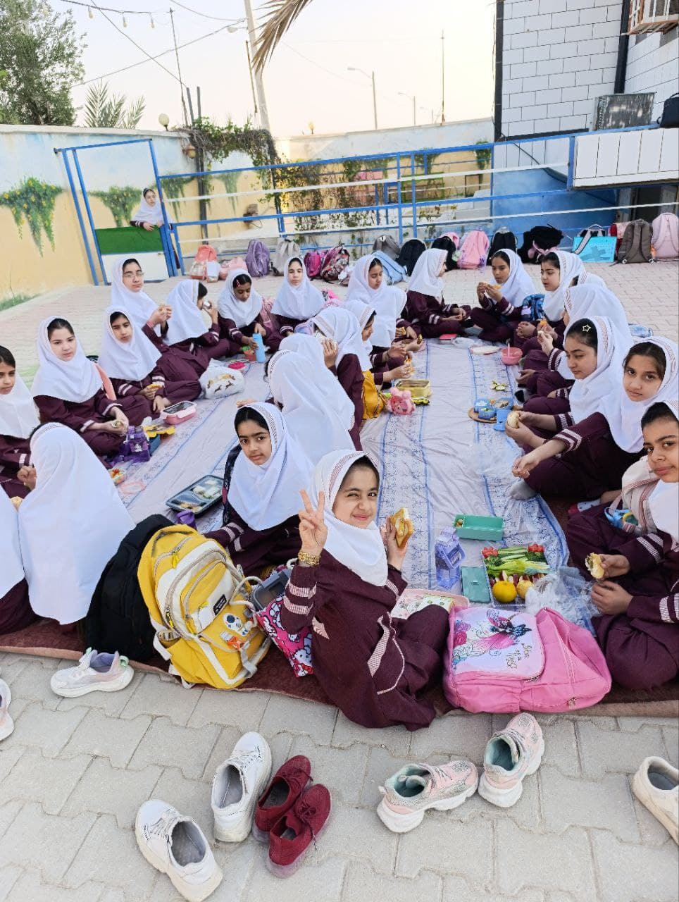 پیش دبستانی ودبستان دخترانه غیردولتی فرزانگان لامرد